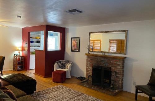 Tarzana House | Charming Tarzana Retreat - Cozy 3 Bedroom Home