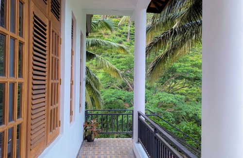 Demodera House | Charming Tea Garden Stay – 2 Bed Rooms Near Demodara Railway Loop
