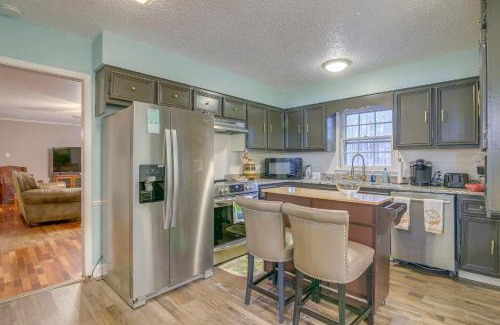 Jackson House | Charming Tennessee Retreat with Fireplace and Grill!