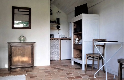 Le Perrier Cottage | Charming thatched cottage rental in the heart of the Vendée Breton marshlands near the beaches