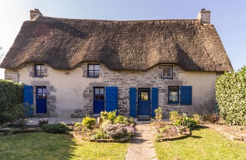 Herbignac Cottage | Charming Thatched Cottage in Brière Park, Cozy Fireplace, WiFi, Garden, Close to Guérande