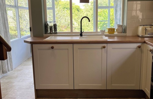 Chard Cottage | Charming thatched cottage in quiet Dorset countryside