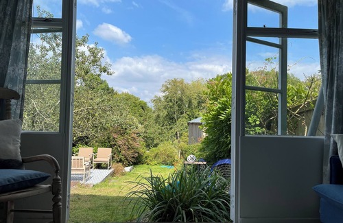 Chard Cottage | Charming thatched cottage in quiet Dorset countryside