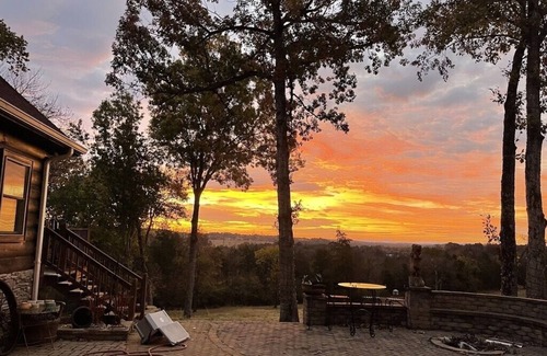 Lebanon Apartment | Charming, The Johnny Cash Themed Studio on our 40 Acre Farm Lebanon, Tennessee