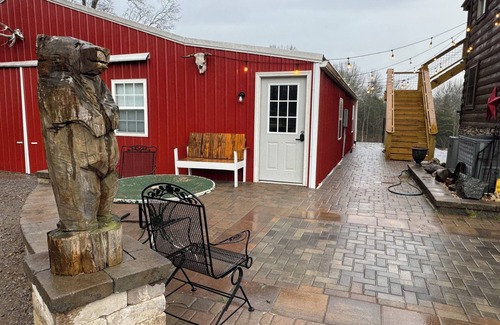 Lebanon Apartment | Charming, The Johnny Cash Themed Studio on our 40 Acre Farm Lebanon, Tennessee