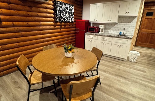 Cambridge Cabin | Charming themed log cabin with open layout and WiFi, central heat and a/c.