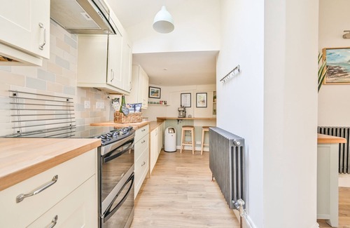 West Looe Cottage | Charming Three Story Townhouse footsteps away from the historic harbour.