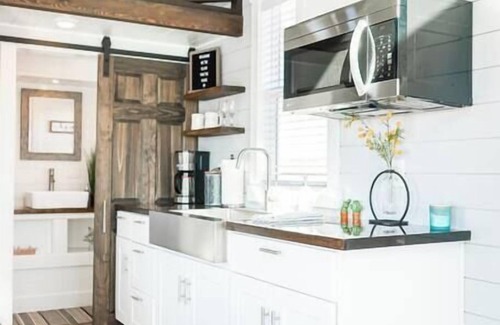 Apple Valley Apartment | Charming Tiny Home with private deck and bbq