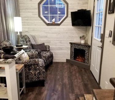 Georgia Coast House | Charming Tiny House Retreat in Danville, Georgia