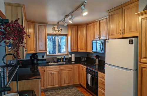 Chester House | Charming town home 8 min to Lake Almanor, 35 min to Mt. Lassen
