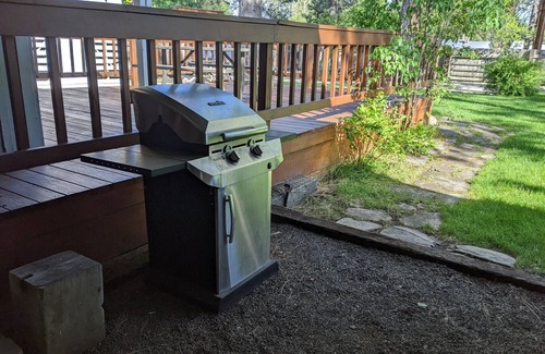 Chester House | Charming town home 8 min to Lake Almanor, 35 min to Mt. Lassen