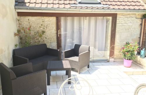 Benouville House | Charming Town House near the beaches of Normandy and Pegasus Bridge