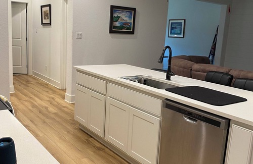 College Station House | Charming townhome. 3-bdrm, 2.5 bath with pool. 10 minutes to Kyle Field.