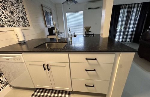 Wimberley House | Charming townhome at Jacob’s Well, 10 minutes from Wimberley Square
