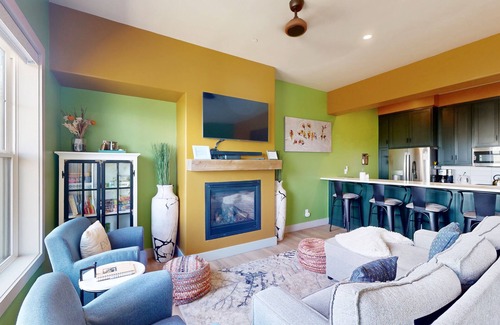 Grand Elk Ranch House | Charming townhome in central locale with fireplace & balcony - dog-friendly