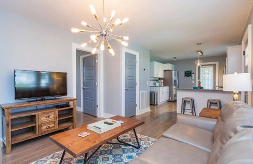 Woodbine House | Charming townhome less than 4 miles to Downtown! Unit A