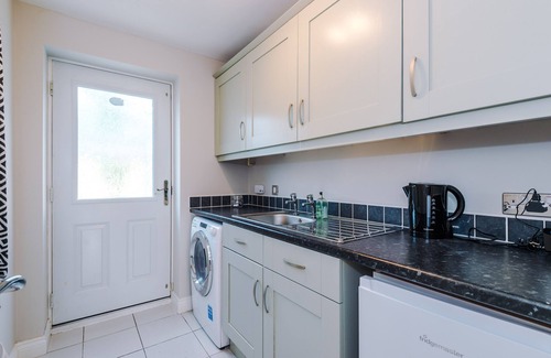Offerton House | Charming Townhome Retreat – Close to Manchester