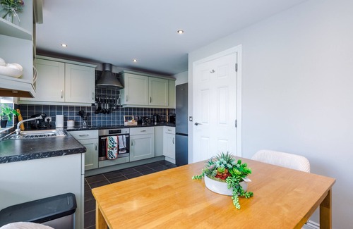 Offerton House | Charming Townhome Retreat – Close to Manchester