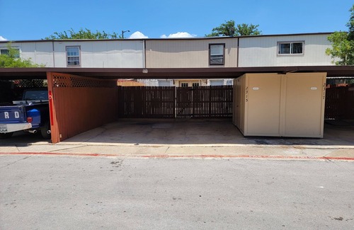 South Arlington House | Charming townhome with free parking on premises