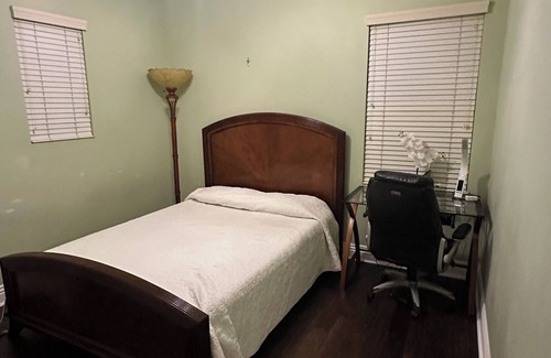 La Sierra House | Charming townhome with WiFi and AC in delightful Riverside