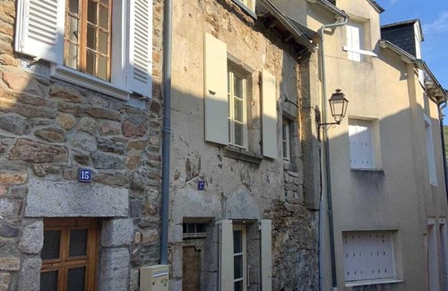 Chaudes-Aigues House | Charming townhouse with home cinema and whirlpool bath