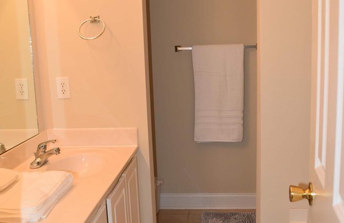 Columbia House | Charming Townhouse- Columbia SC Close to Downtown