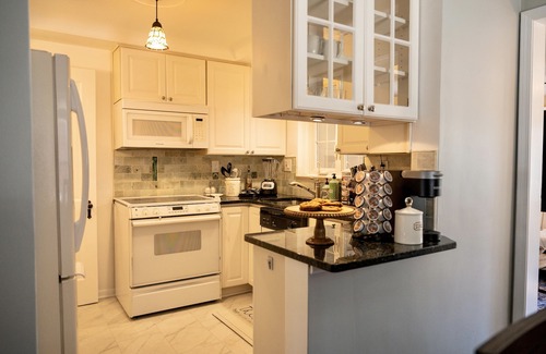Dearborn House | Charming townhouse in historic quiet neighborhood