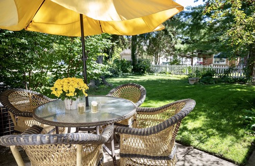 Dearborn House | Charming townhouse in historic quiet neighborhood