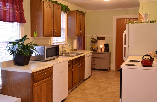 Greenfield House | Charming townhouse, sleeps eight.