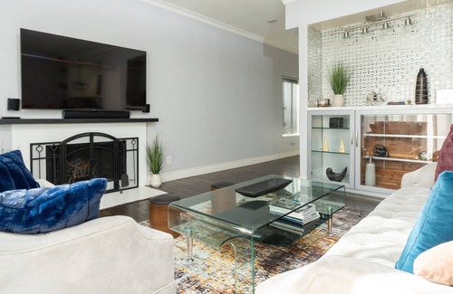 Sun Valley House | Charming Townhouse in an Upscale Neighborhood