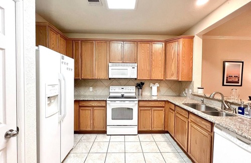 North San Antonio - SAT House | Charming Townhouse - Centrally located for adventures
