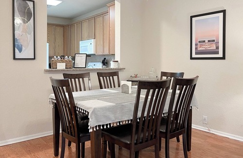 North San Antonio - SAT House | Charming Townhouse - Centrally located for adventures