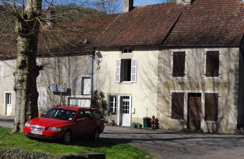Lusigny-sur-Ouche House | Charming traditional stone built house in a delightful village