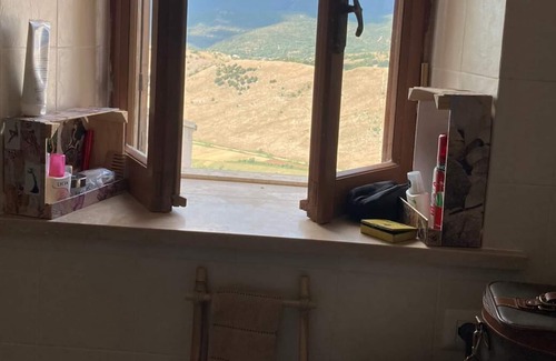 Magliano deʼ Marsi House | Charming traditional house with a view of Mt. Velino