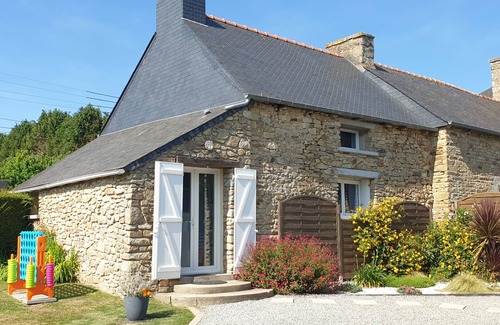 Plemet Cottage | Charming traditional 2-Bed Cottage near Plemet