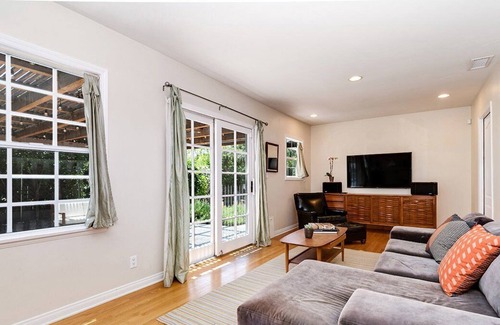 Reseda House | Charming, tranquil home, away from home