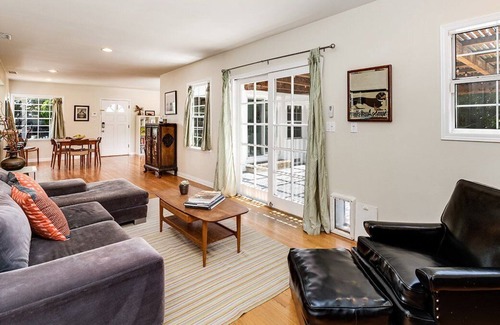 Reseda House | Charming, tranquil home, away from home