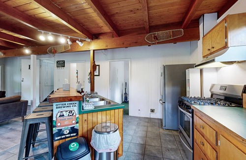 Waitsfield House | Charming & tranquil nature getaway with great balcony views - near golf & skiing