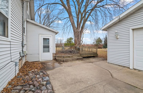 Green Bay House | Charming Two Bed Home Located in Green Bay