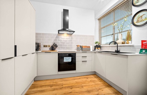 Edgbaston Apartment | Charming Two-Bedroom Apartment with Balcony & 2 Parking Spaces