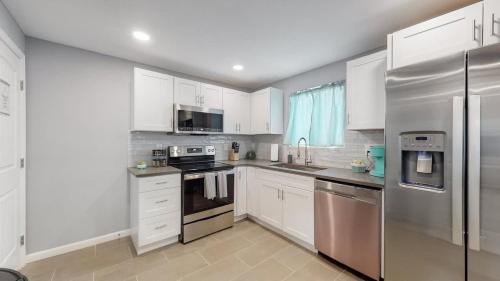 Dupont House | Charming Two Bedroom Family Unit in Great Location