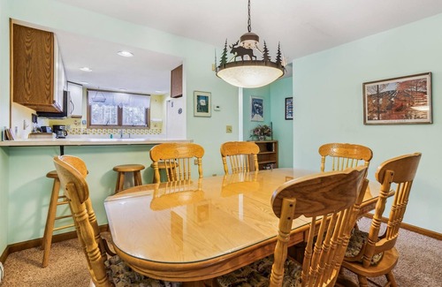 Killington Condo | Charming Two bedroom Townhouse within walking distance to all activities Glazebrook J4
