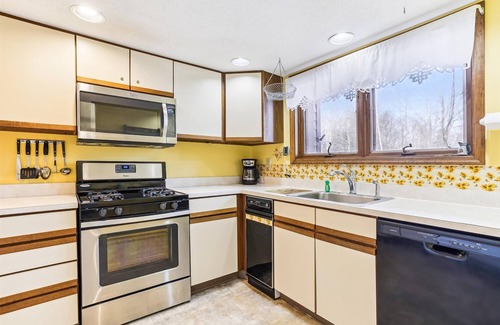 Killington Condo | Charming Two bedroom Townhouse within walking distance to all activities Glazebrook J4