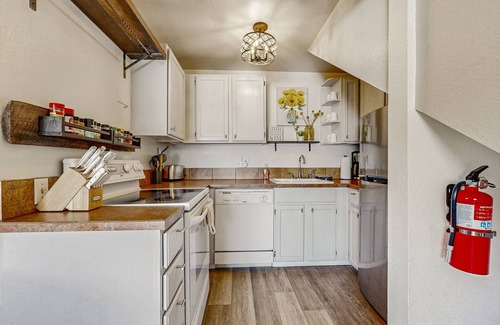 McCall Condo | Charming, two-level condo in prime location near downtown McCall & Payette Lake