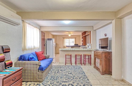 Oriente House | Charming two story guest apartment with loft