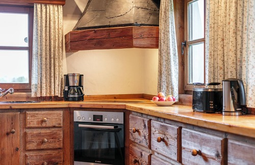 Kirchberg in Tirol Ski Chalet | Charming Tyrolean chalet, 100m to the ski bus