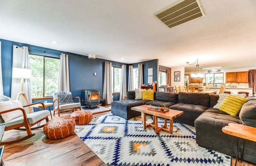 Union House | Charming Union Home w/Deck ~ 2 Mi to Hood Canal!