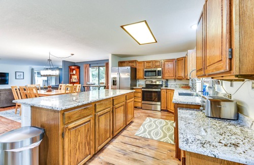 Union House | Charming Union Home w/Deck ~ 2 Mi to Hood Canal!