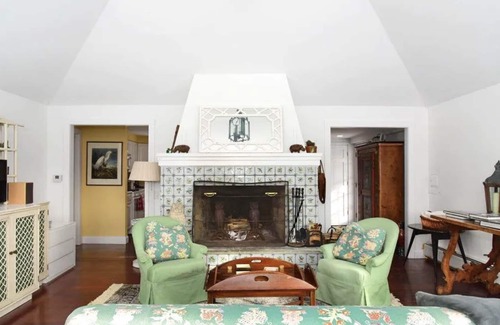 West Stockbridge Cottage | Charming unique cottage Relax & enjoy the stunning mountains with private views!