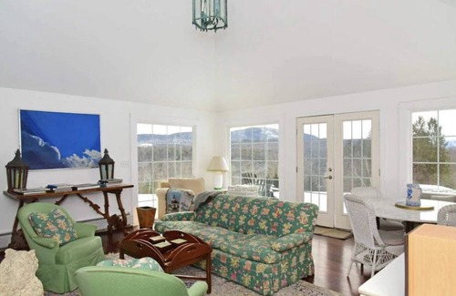 West Stockbridge Cottage | Charming unique cottage Relax & enjoy the stunning mountains with private views!